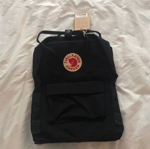 Black fjallraven kanken
